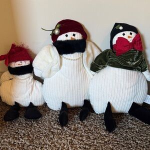 Woof n Poof snowpeople set. Like new. One has tags. 2 play Let it Snow